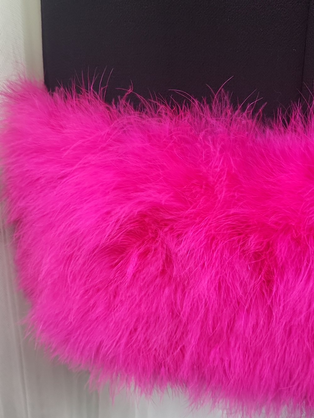 Lisa Perry Barneys New York Black Shift Dress with Hot Pink Feather Trim. Size 8 - Picture 15 of 16
